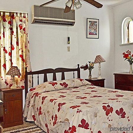 Carib Beach Apartments Negril Quarto foto