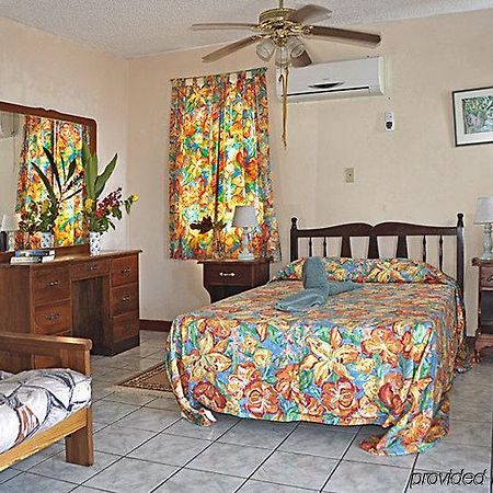 Carib Beach Apartments Negril Quarto foto