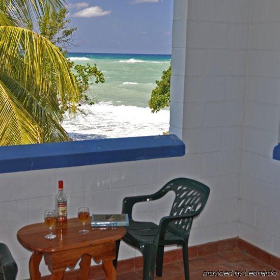 Carib Beach Apartments Negril Quarto foto