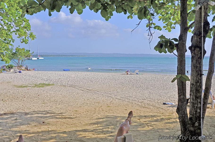 Carib Beach Apartments Negril Exterior foto