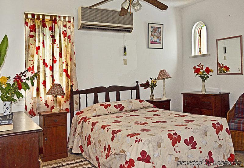 Carib Beach Apartments Negril Quarto foto